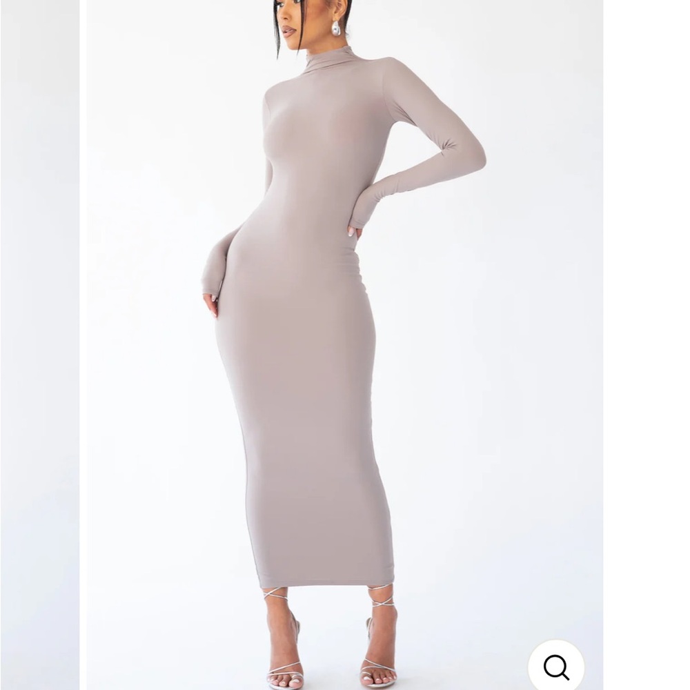 Lips + honey dress